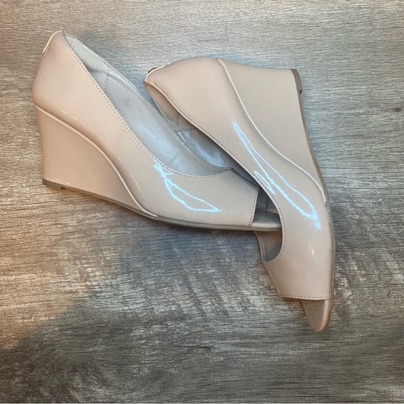 Kelly & Katie Nude Wedges Size 7 - Picture 1 of 10